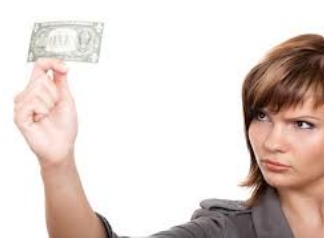 woman_looking_at_money